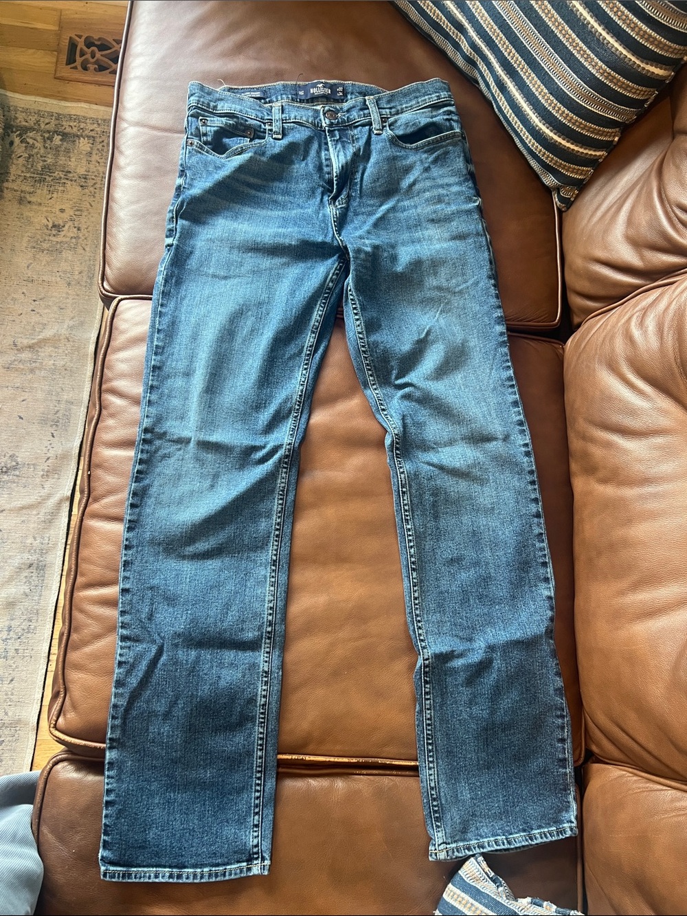 Hollister Men's Straight Jeans in Medium Blue Wash